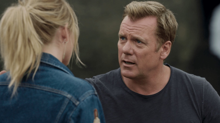 800 Words Trailer image